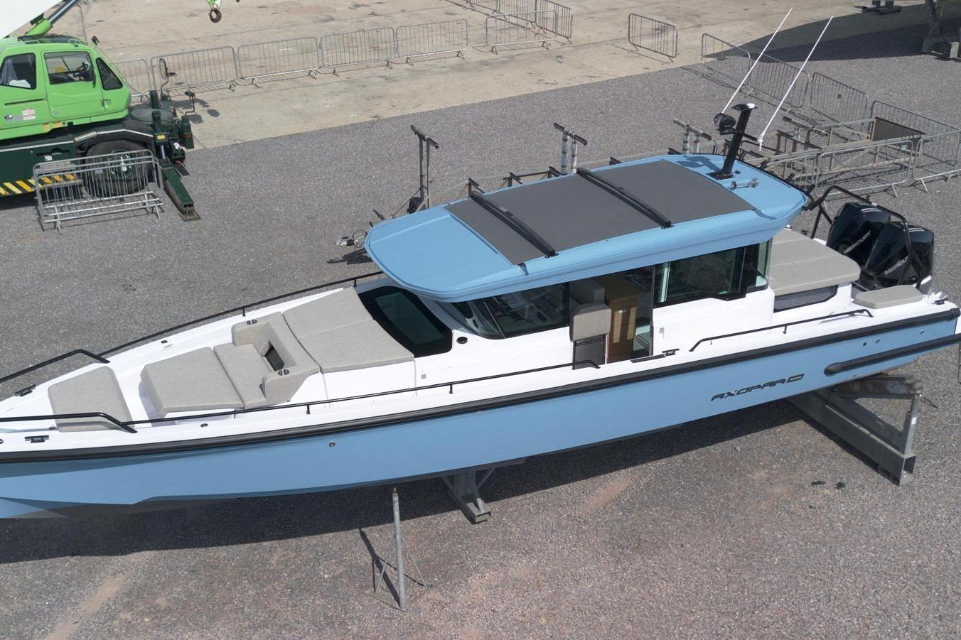 2025 Axopar 37 Cross Cabin