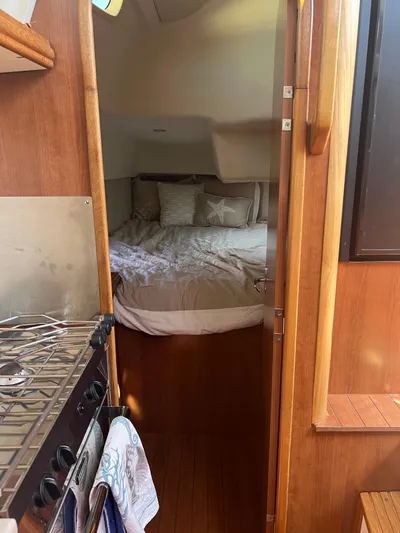 Cattitude Is Everything Yacht Photos Pics Starboard Aft berth