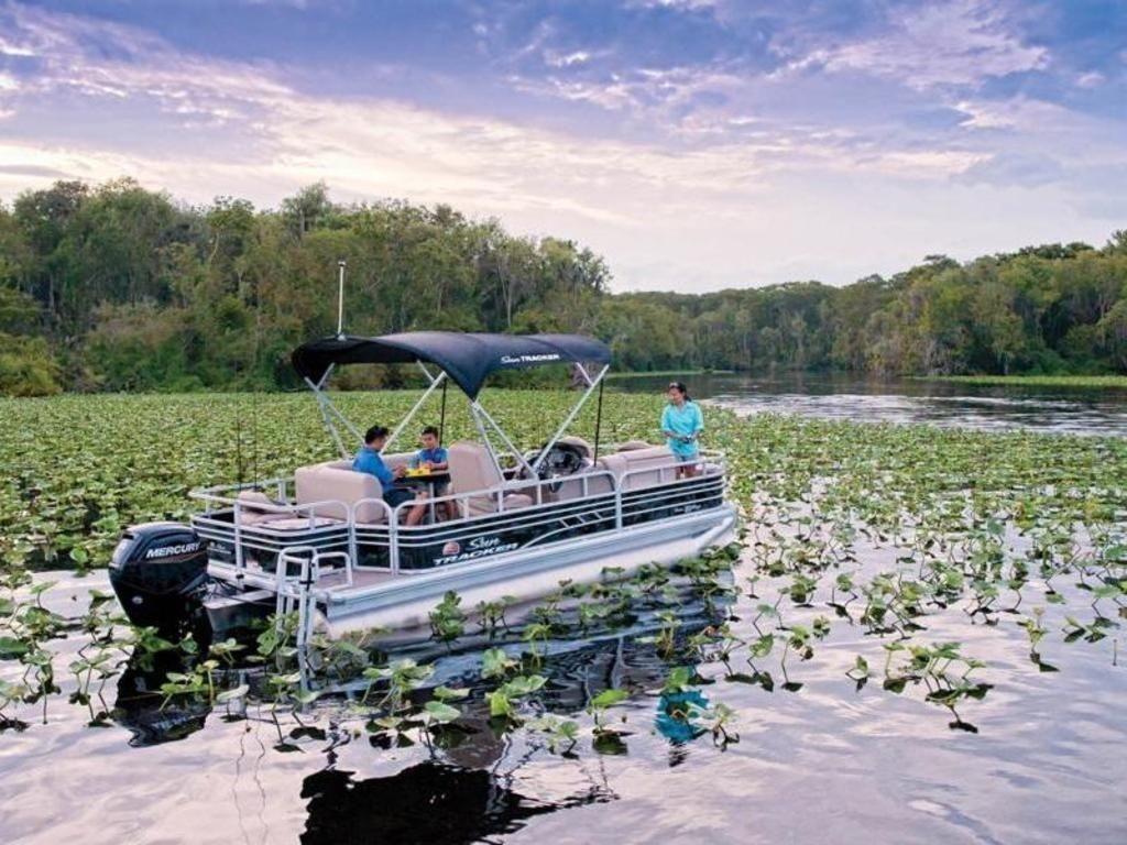 2022 Sun Tracker Fishin' Barge 20 DLX