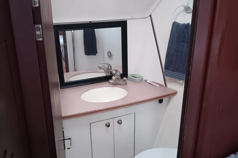 Heart Of Gold Yacht Photos Pics Bathroom interior of 1998 Hunter 450 yacht with sink, mirror, and towel.