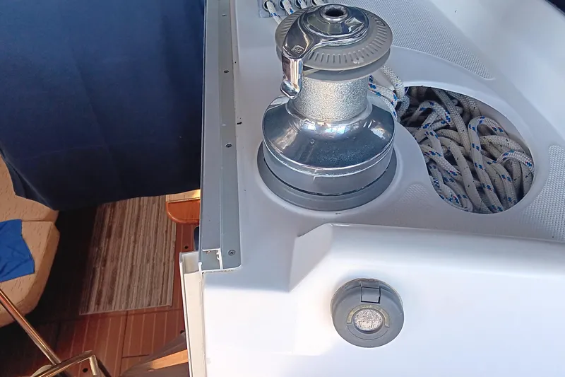 Heart Of Gold Yacht Photos Pics Winch and ropes on a 1998 Hunter 450 sailboat deck.