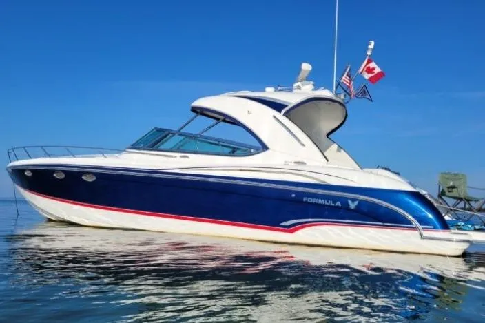  Yacht Photos Pics 2007 Formula 400 Super Sport boat on calm water, featuring sleek blue and white design.