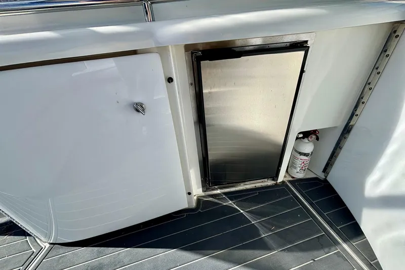  Yacht Photos Pics 2007 Formula 400 Super Sport yacht interior with fridge and fire extinguisher.