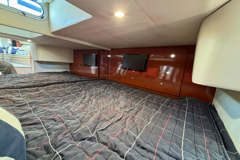  Yacht Photos Pics Luxurious cabin interior of 2007 Formula 400 Super Sport with cozy bedding and TV.