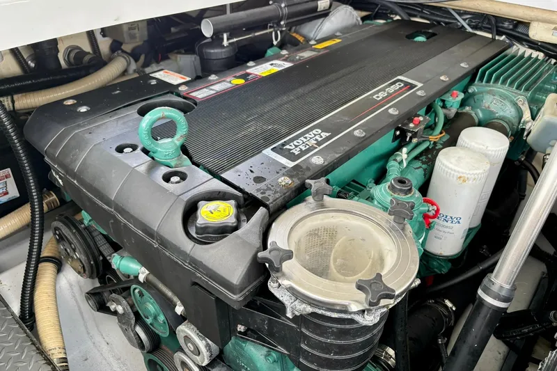  Yacht Photos Pics Volvo Penta engine in 2007 Formula 400 Super Sport boat, detailed view.