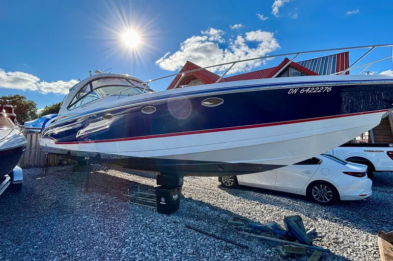  Yacht Photos Pics 2007 Formula 400 Super Sport boat displayed outdoors under a bright sun.