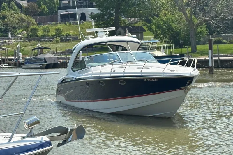  Yacht Photos Pics 2007 Formula 400 Super Sport boat cruising on a sunny day in a marina.