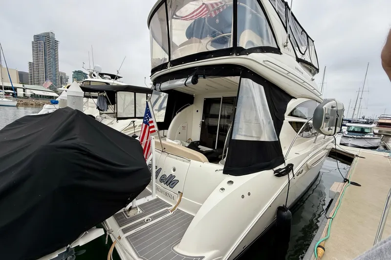  Yacht Photos Pics 2014 Meridian 391 Sedan yacht docked in marina, featuring sleek design and American flag.