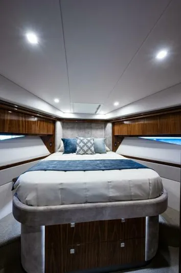 Greyhound Yacht Photos Pics 2020 Riviera 5400 Sport Yacht - Image 45