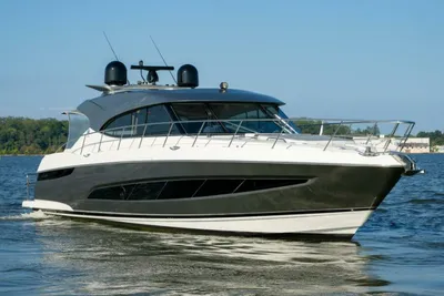 Riviera 5400 Sport Yacht