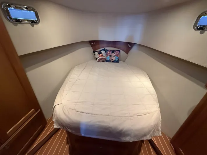  Yacht Photos Pics 2006 Mainship Trawler - Image 36