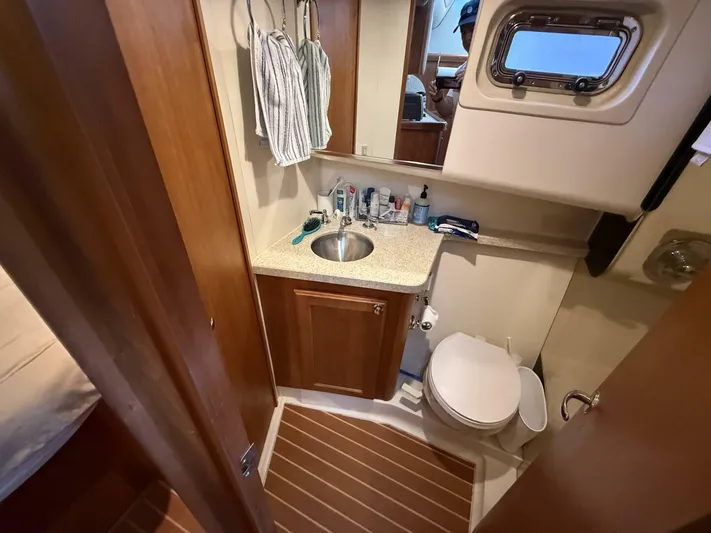  Yacht Photos Pics 2006 Mainship Trawler - Image 40