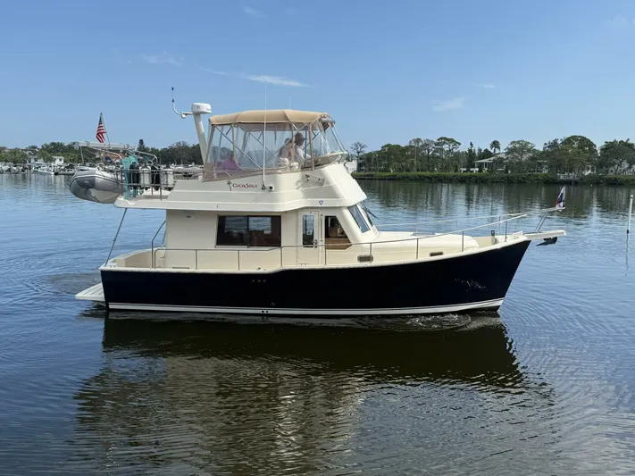  Yacht Photos Pics 2006 Mainship Trawler - Image 5