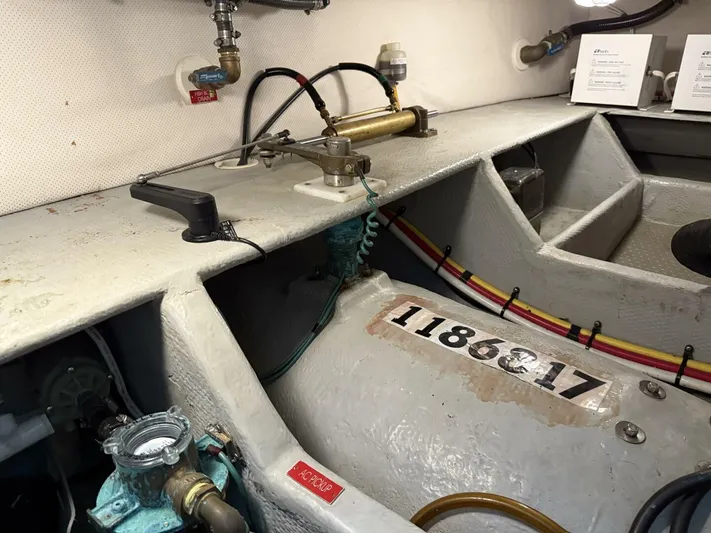  Yacht Photos Pics 2006 Mainship Trawler - Image 56