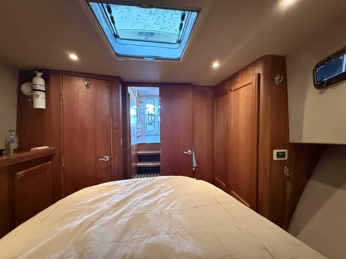  Yacht Photos Pics 2006 Mainship Trawler - Image 39