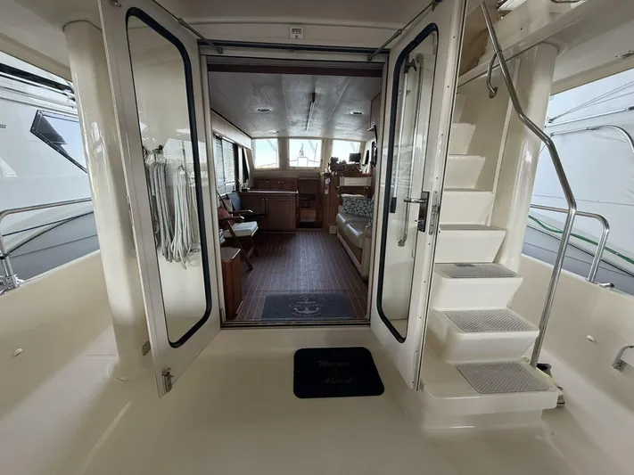  Yacht Photos Pics 2006 Mainship Trawler - Image 19