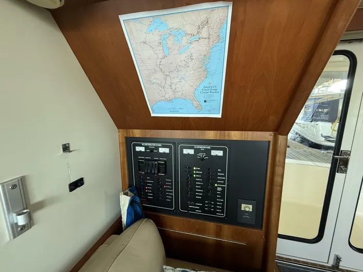  Yacht Photos Pics 2006 Mainship Trawler - Image 23