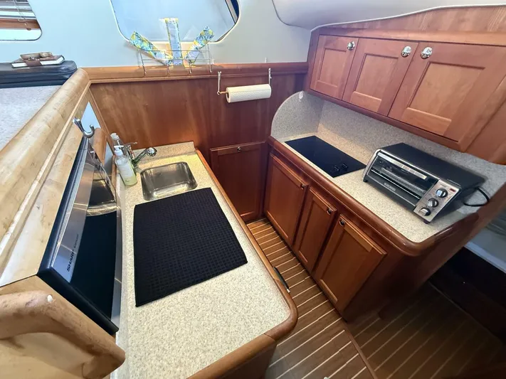  Yacht Photos Pics 2006 Mainship Trawler - Image 32