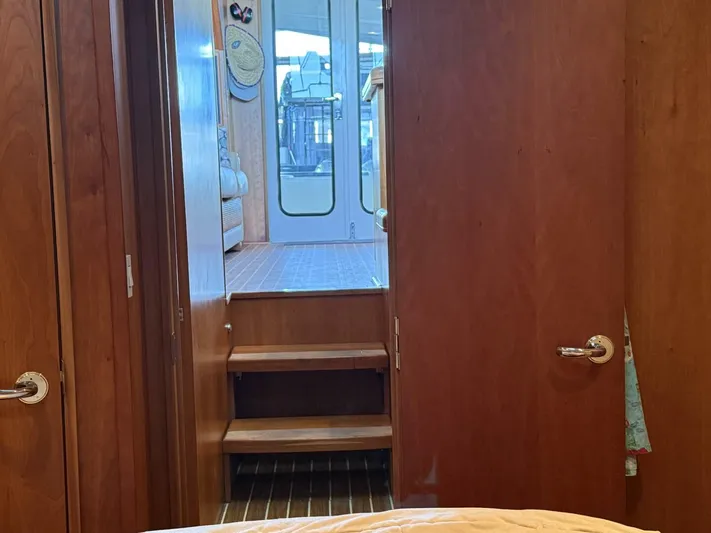  Yacht Photos Pics 2006 Mainship Trawler - Image 42