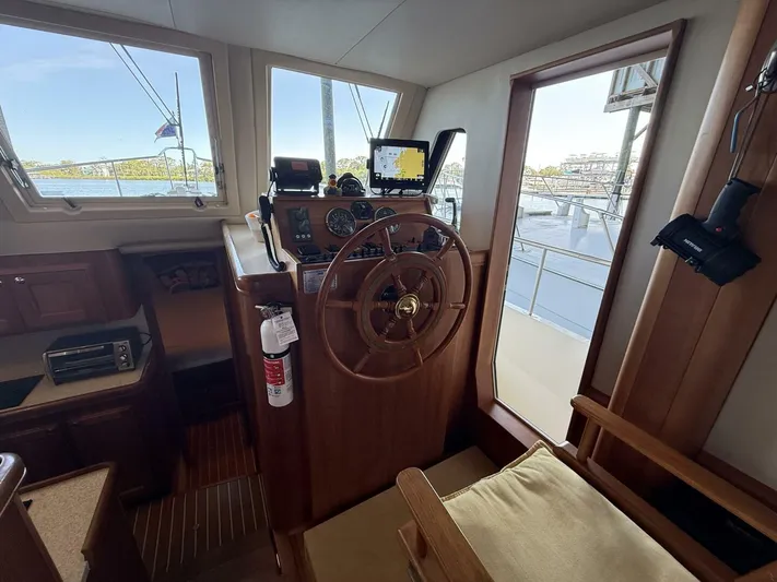  Yacht Photos Pics 2006 Mainship Trawler - Image 28