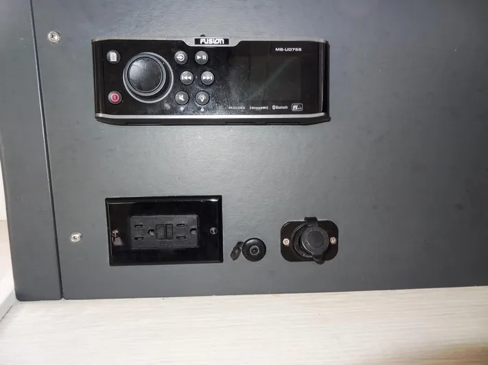 Makin Wind Yacht Photos Pics 