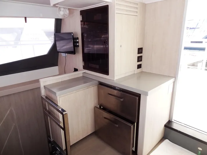 Makin Wind Yacht Photos Pics 