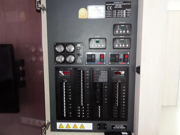 Makin Wind Yacht Photos Pics 