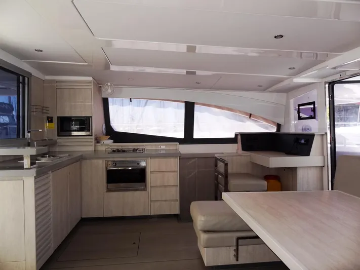 Makin Wind Yacht Photos Pics 