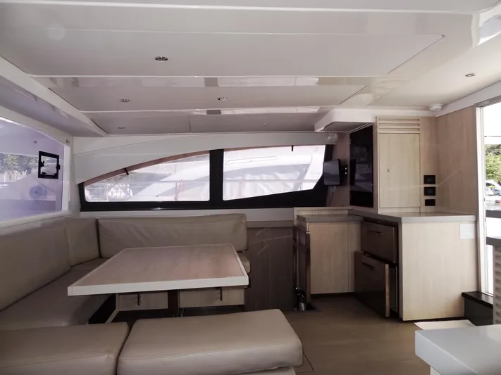 Makin Wind Yacht Photos Pics 