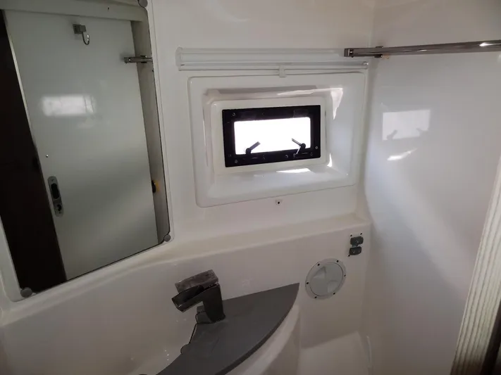 Makin Wind Yacht Photos Pics 