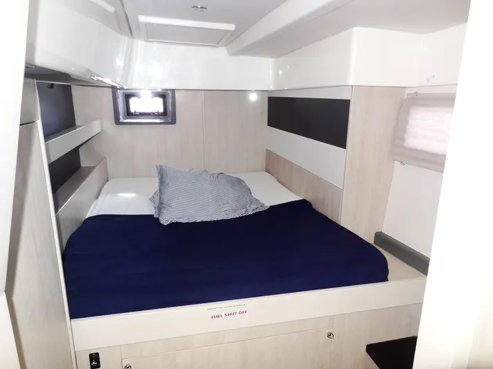 Makin Wind Yacht Photos Pics 