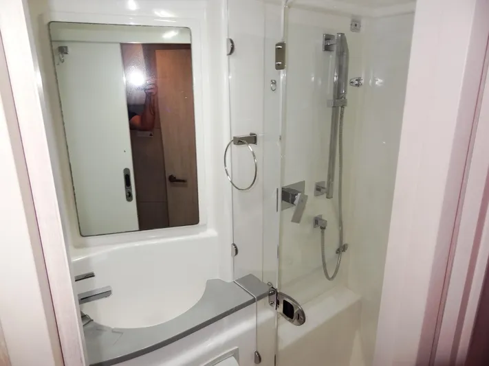 Makin Wind Yacht Photos Pics 