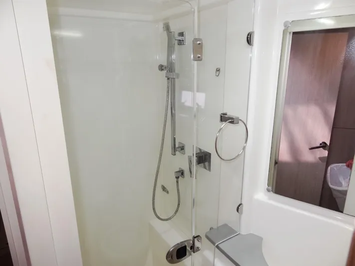 Makin Wind Yacht Photos Pics 