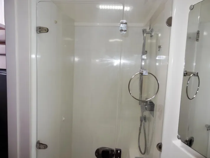 Makin Wind Yacht Photos Pics 