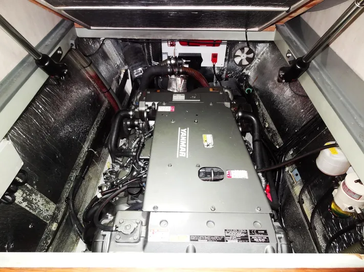 Makin Wind Yacht Photos Pics 