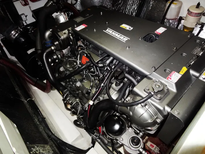 Makin Wind Yacht Photos Pics 