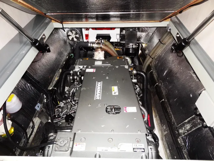 Makin Wind Yacht Photos Pics 