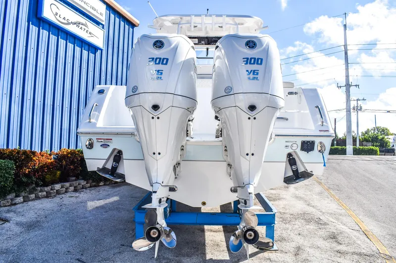  Yacht Photos Pics 2026 Sea Hunt Gamefish 28 with twin 300 V6 engines, displayed outdoors.