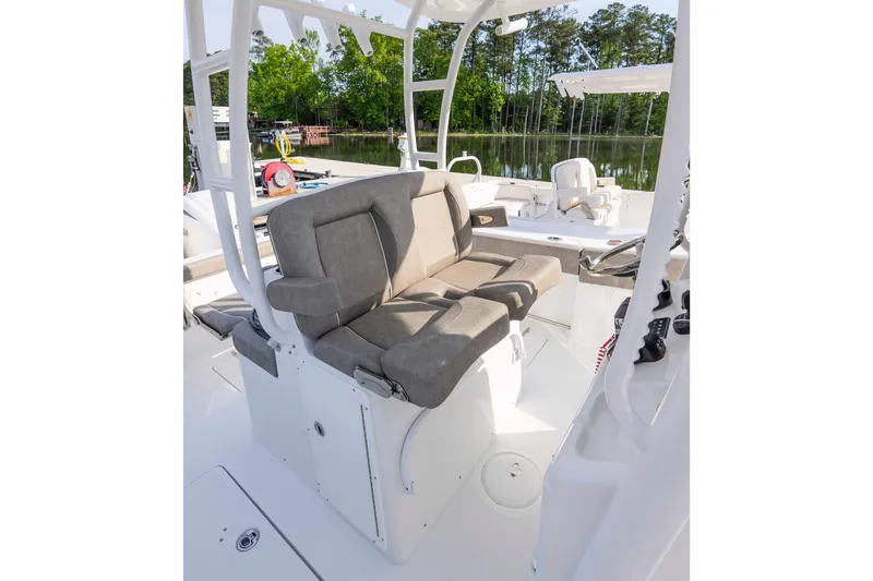  Yacht Photos Pics 2026 Sea Hunt Gamefish 28 Forward Seating boat interior with cushioned seats and lake view.