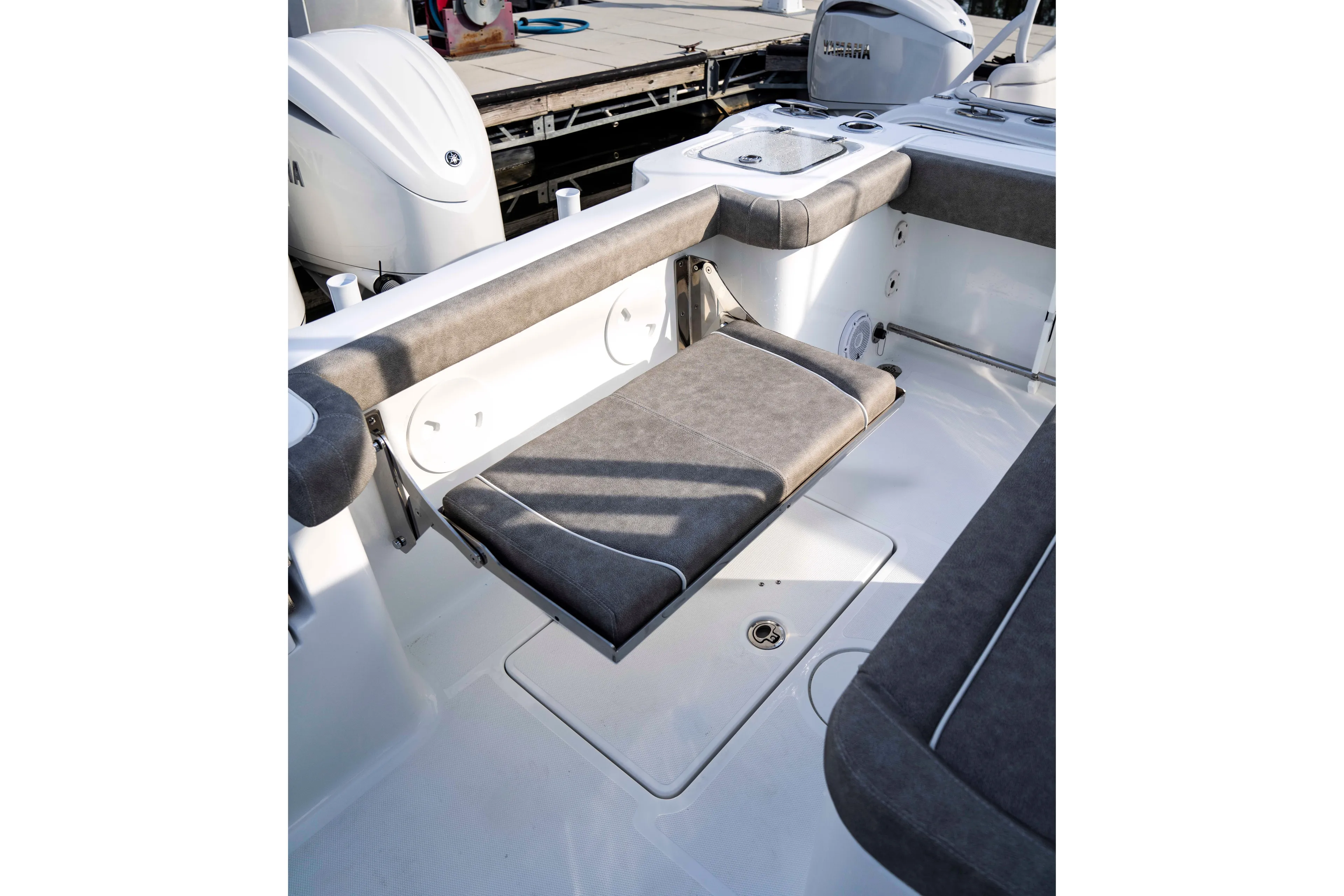  Yacht Photos Pics 2026 Sea Hunt Gamefish 28 Forward Seating with foldable bench and Yamaha engines.