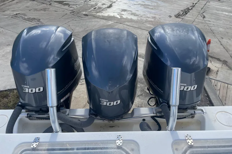  Yacht Photos Pics Triple Yamaha 300 outboard engines on a 2016 Contender 39 ST boat.