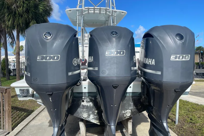  Yacht Photos Pics Three Yamaha 300 outboard motors on a 2016 Contender 39 ST boat.