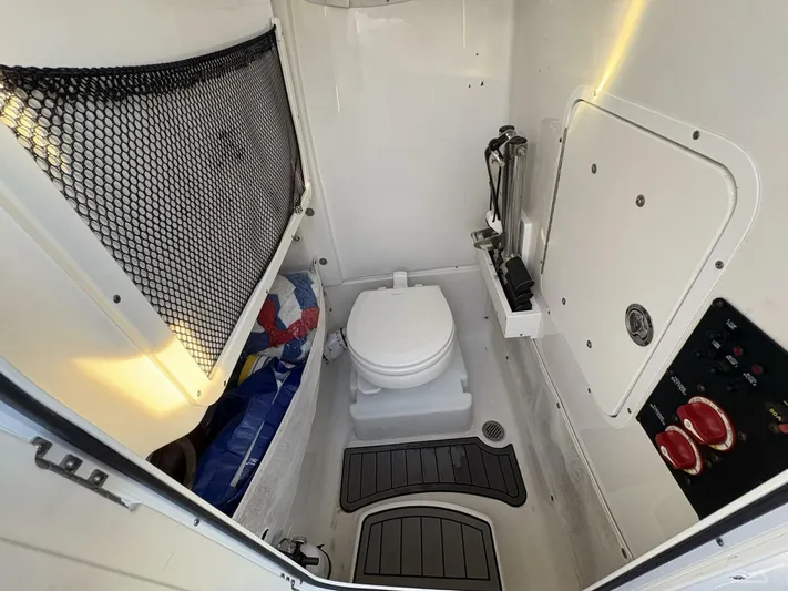  Yacht Photos Pics 2020 Sea Hunt Gamefish 27 - Image 24