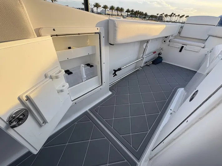  Yacht Photos Pics 2020 Sea Hunt Gamefish 27 - Image 21