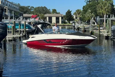 2013 Sea Ray 240 Sundeck