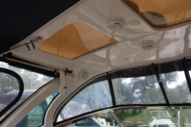  Yacht Photos Pics 2011 Four Winns V335 boat interior ceiling with windows and fixtures.