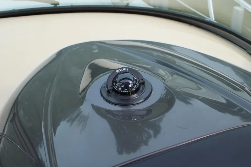  Yacht Photos Pics Compass on 2011 Four Winns V335 boat dashboard.