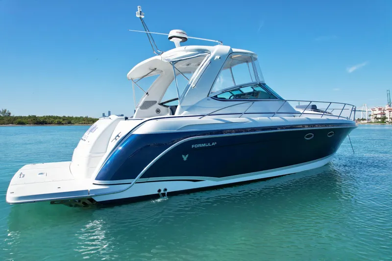  Yacht Photos Pics 2006 Formula 40pc yacht on clear blue water under a sunny sky.