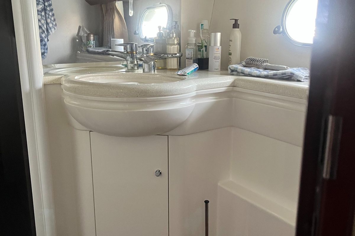 2000 Princess 64 