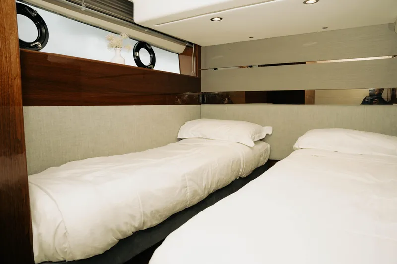 Amaray Yacht Photos Pics 